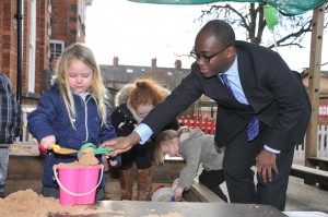 Kelsey Williams makes a sandcastle with Education Minister Sam Gyimah